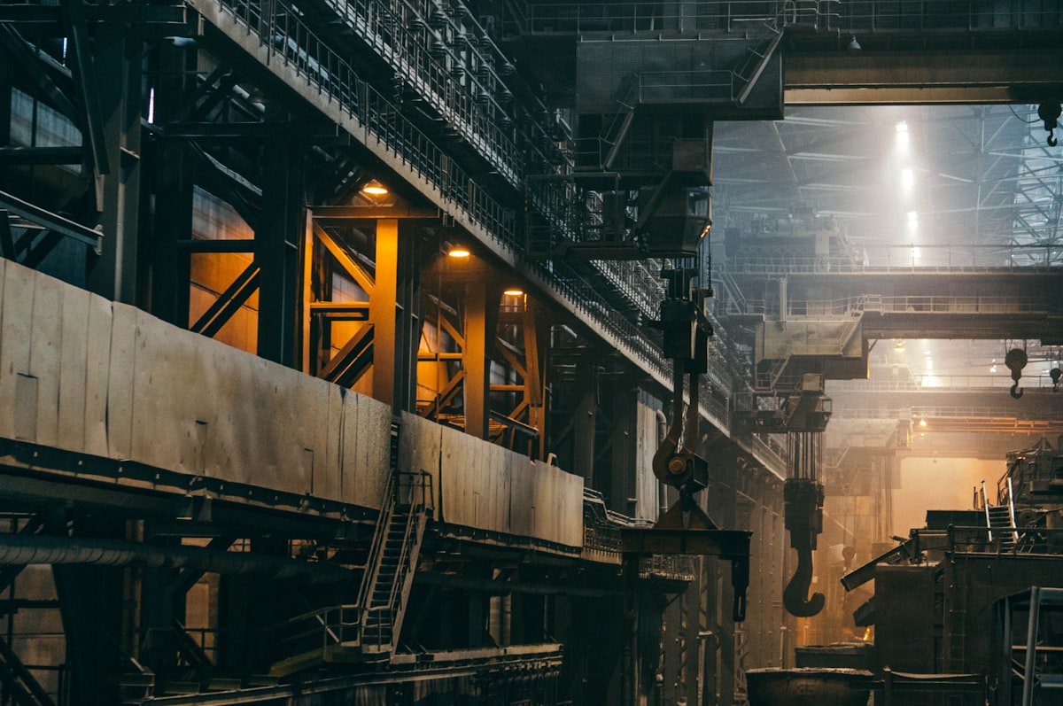 interiør av en stor industrifabrikk
